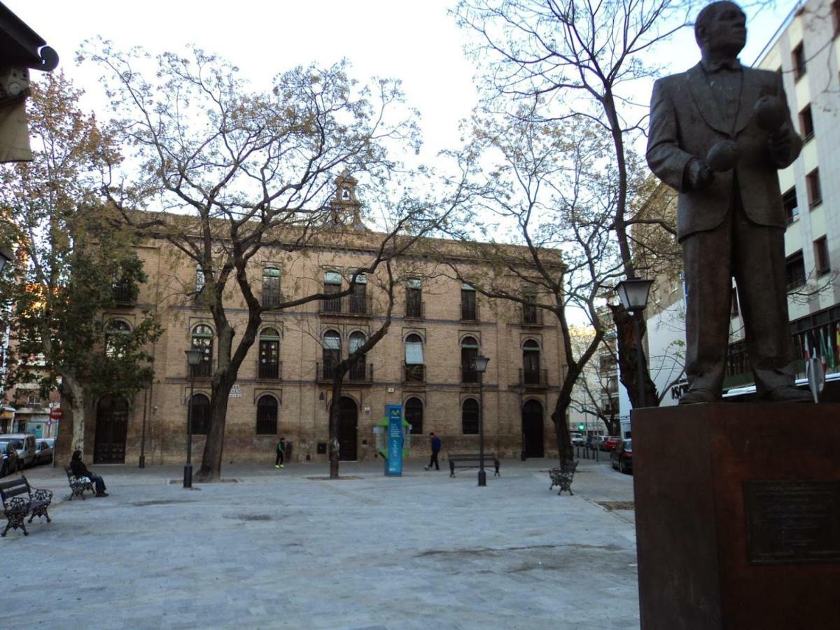 Apartamento Puerta Carmona Sevilla Bagian luar foto